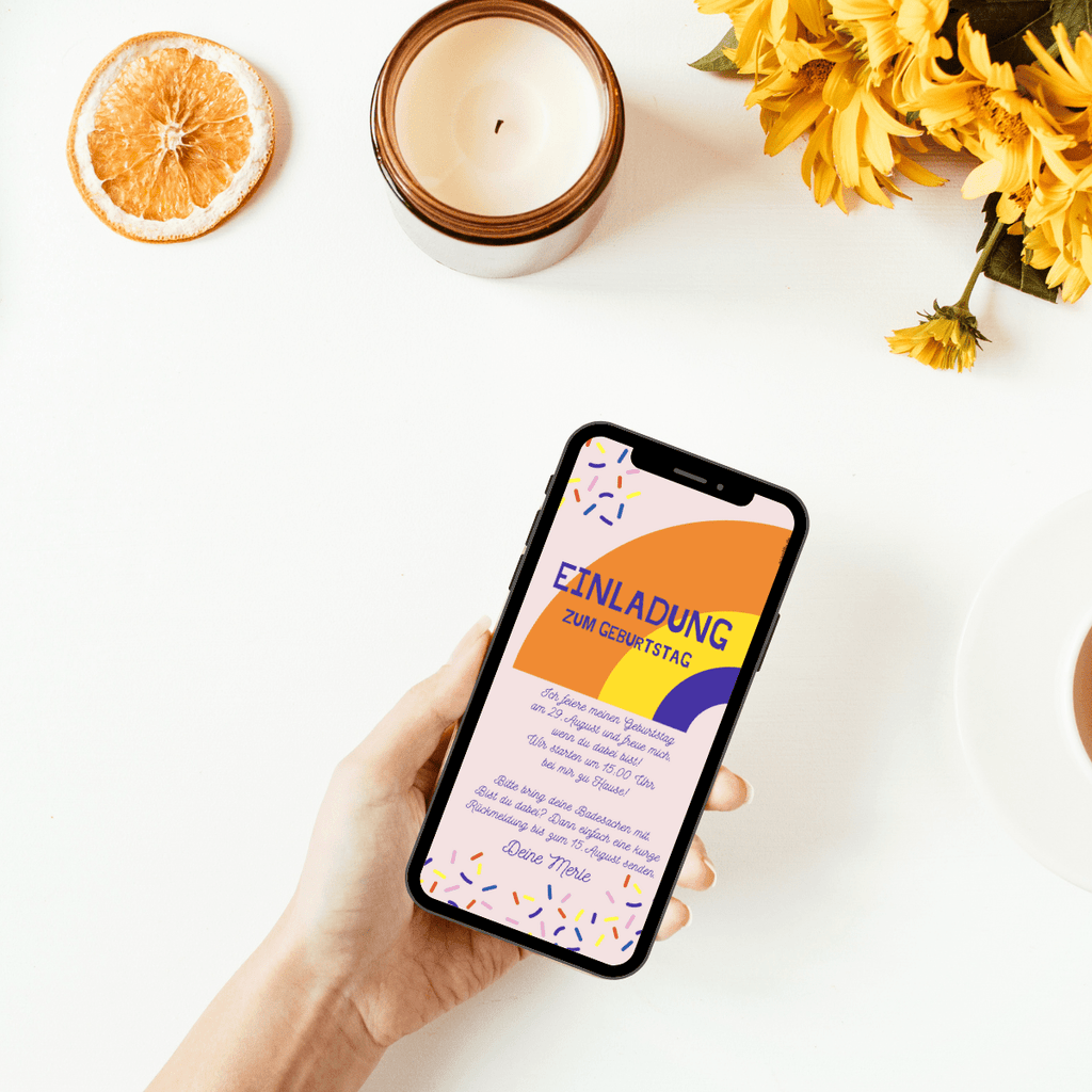 Bunte Einladungskarte zum Kindergeburtstag mit Regenbogen in orange, gelb und lila und vielen kleinen Konfettipunkten. Digitale Einladungskarte oder eCard mit der man ganz einfach und schnell mit dem Smartphone alle Gäste einladen kann. Einfach als Bilddatei abspeichern und über whatsapp etc versenden