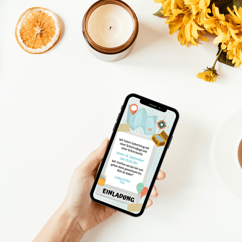 Digitale Einladungskarte als eCard mit der du ganz einfach zum Kindergeburtstag einladen kannst. Diese Karte mit Schatzinsel, Schatzkiste, Wegweiser, Kompass, Luftballons und Torte lädt herzlich zum Kindergeburtstag ein.