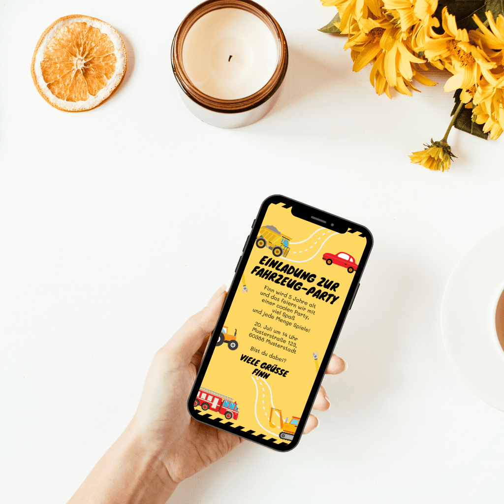 Einladungskarte zum Kindergeburtstag in gelb mit vielen tollen Fahrzeugen wie Bagger, Traktor, Auto, Feuerwehr. Digitale Einladungskarte als eCard de