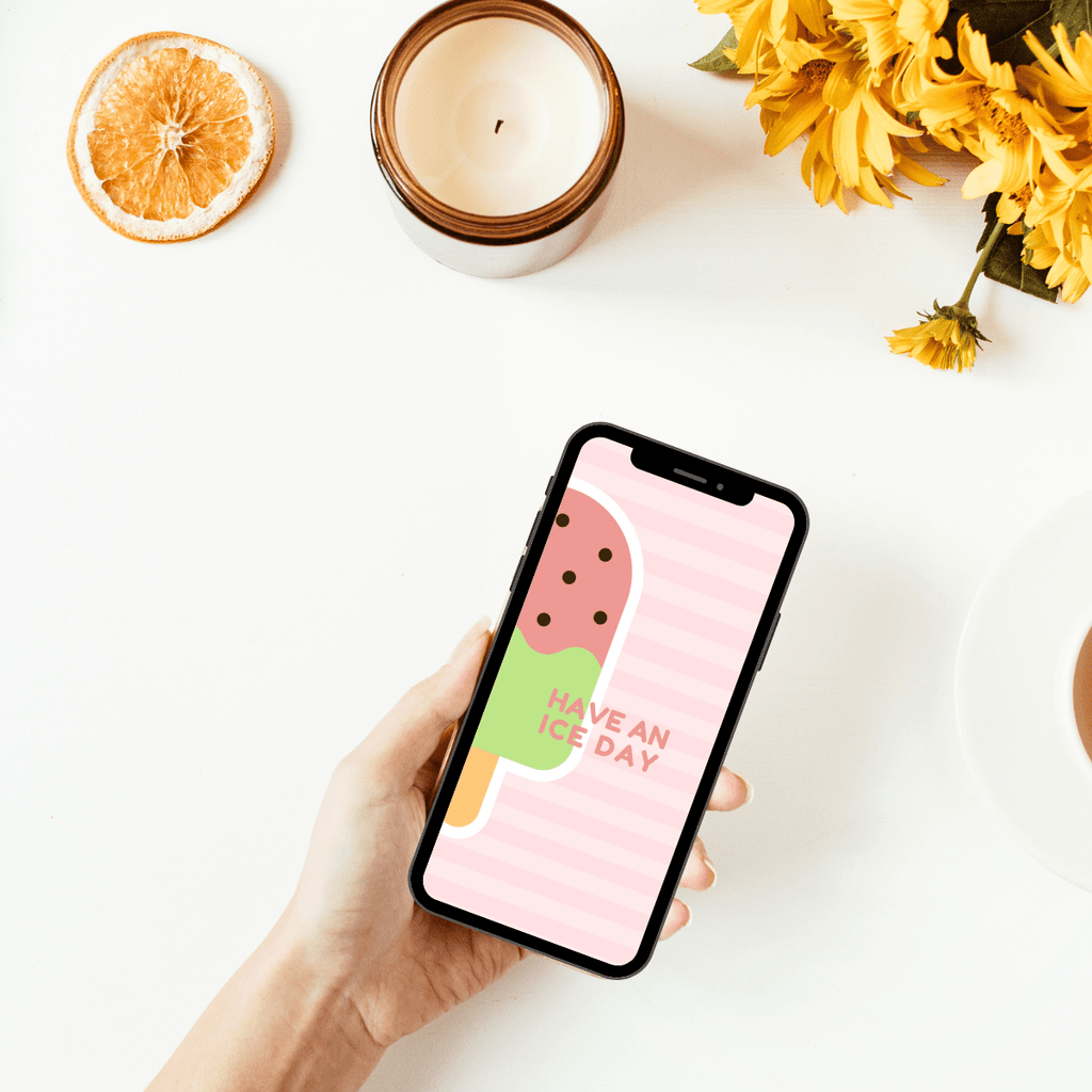 Have a(n) Ice Day steht auf dieser eCard neben einem Eis am Stil, das einer Wassermelone ähnelt. Die eCard ist vornehmlich in den Pastellfarben rosé und pistazie gestaltet.