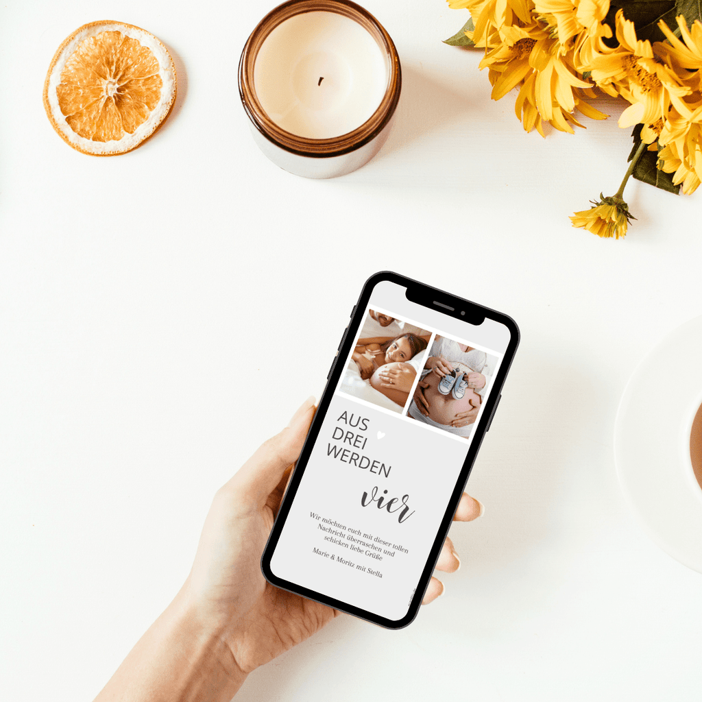 Tolle Karte um deine Schwangerschaft zu verkuenden. Aus drei werden vier. Mit zwei Fotos auf der Karte kannst du alle mit der tollen Neuigkeit überraschen.