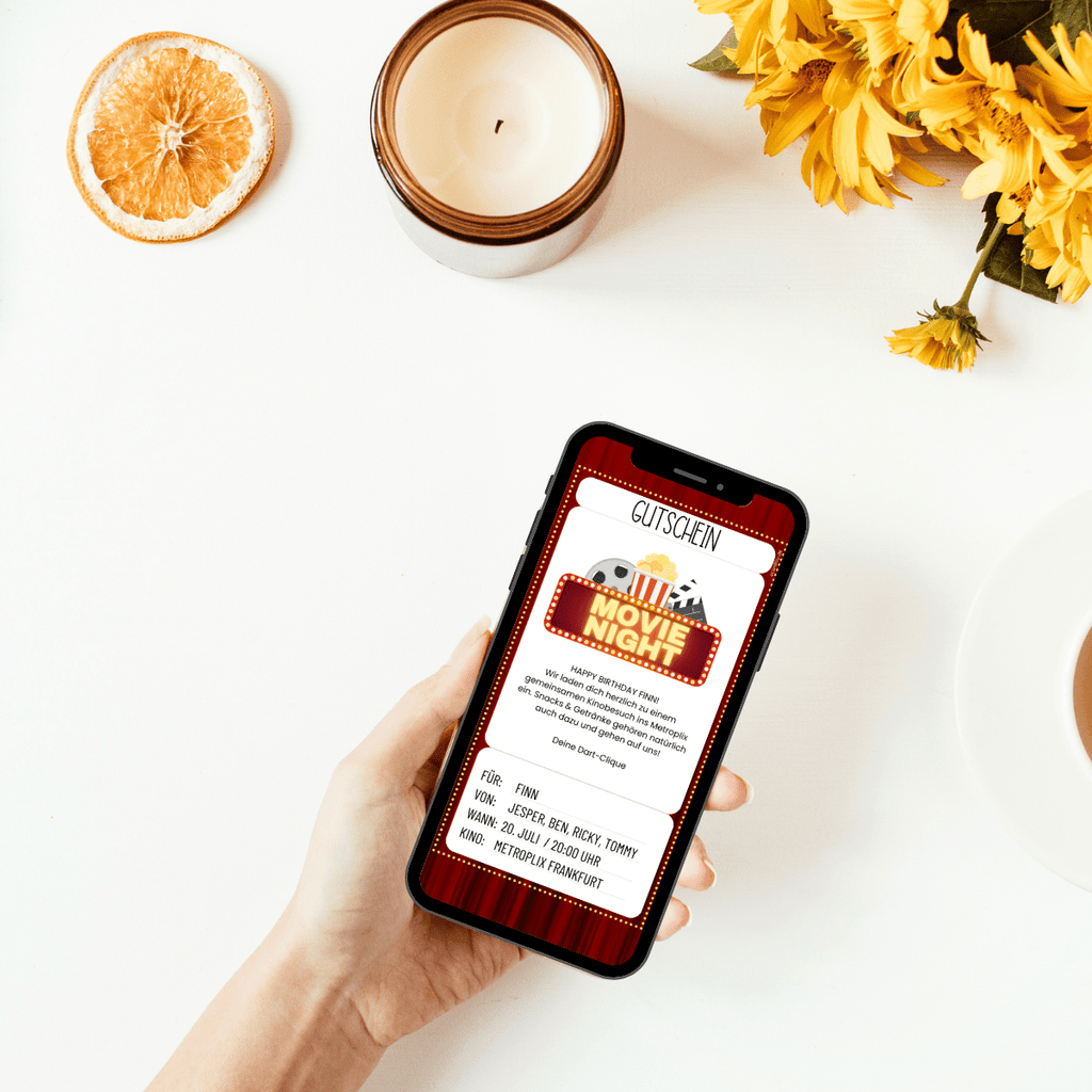 digitaler WhatsApp Gutschein Movie Night mit Popcorn, Filmrolle und Leuchtschild.