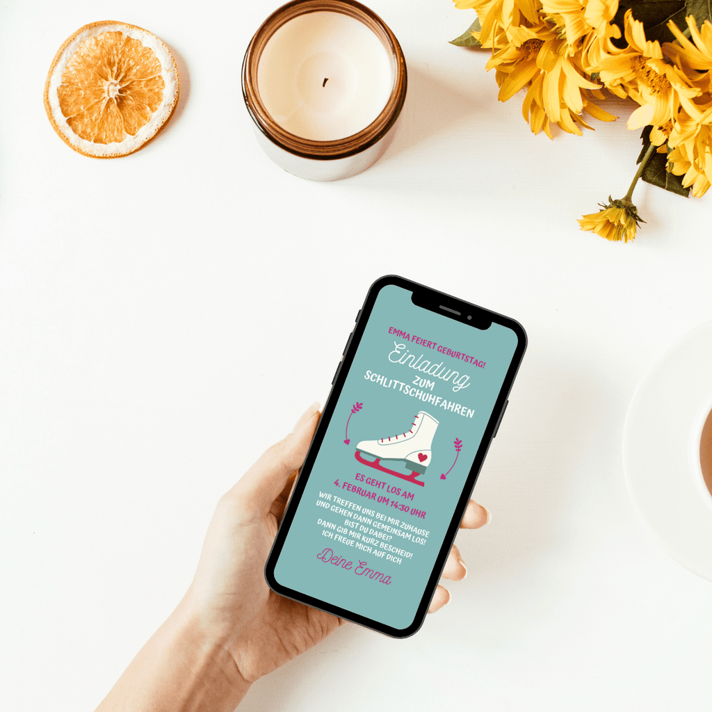 Einladung zum Schlittschuhfahrne mit einem weißen Schlittschuh auf türkisfarbenem Hintergrund