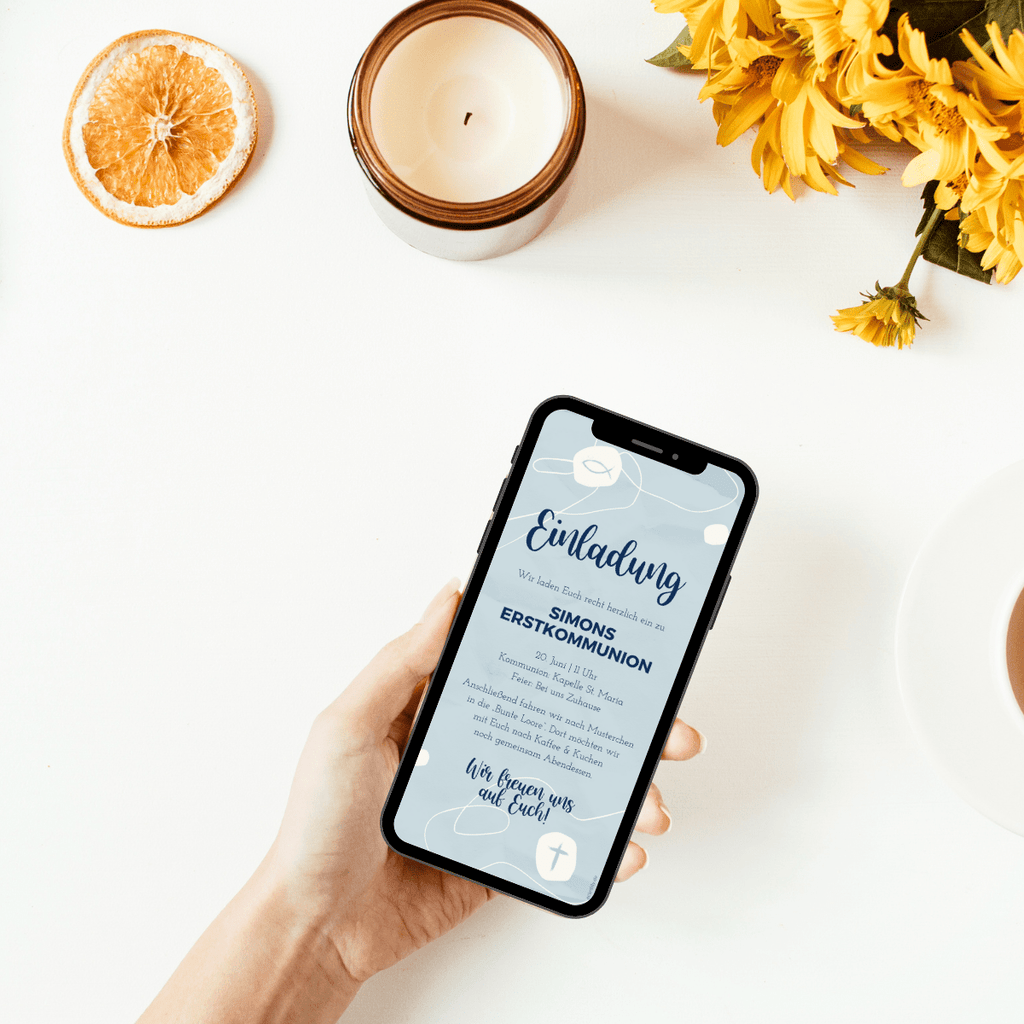 Einladungskarte die du digital als eCard mit deinem Smartphone versenden kannst. Die Karte ist wunderschön wasserblau mit Fischmotiven versehen und kann individuell angepasst werden.
