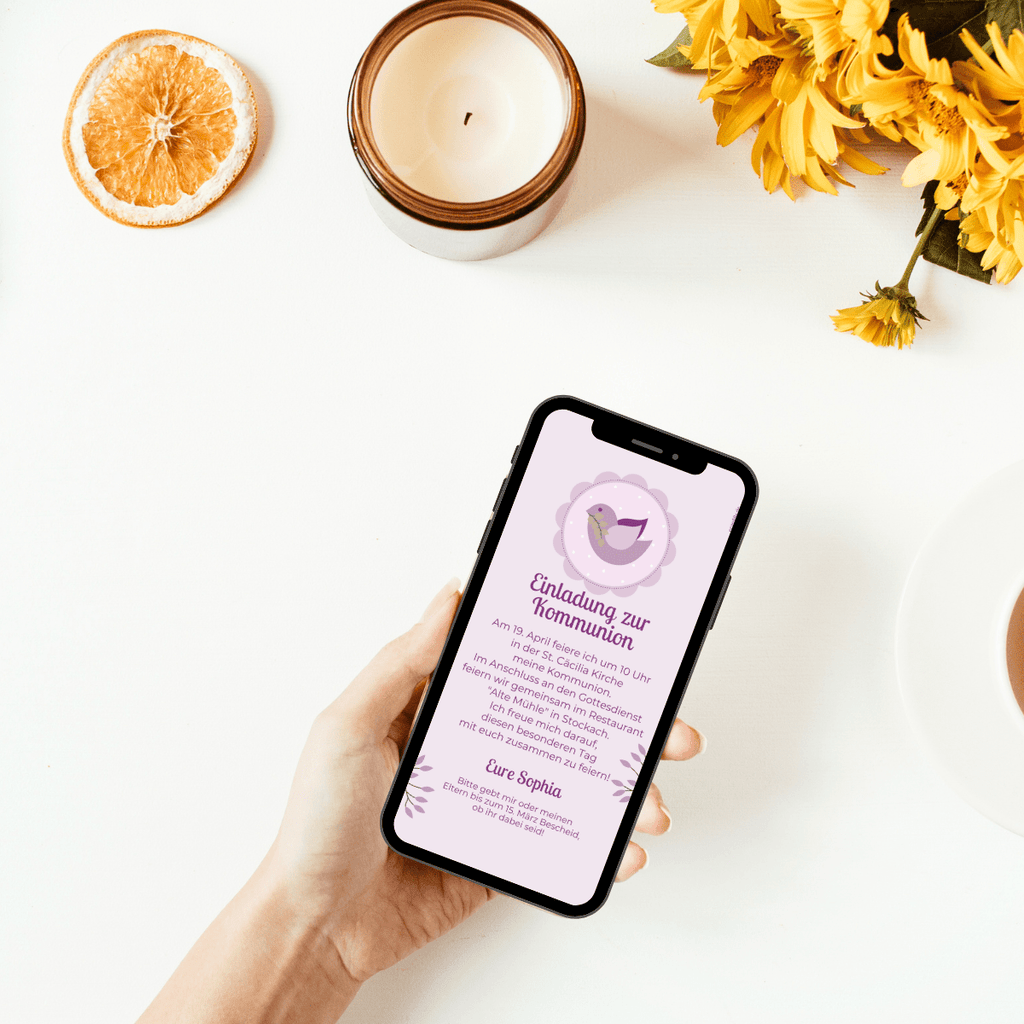 Einladungskarte mit einer Taube, die einem Ölzweig im Schnabel hält. In Lila-Flieder-Tönen für Kommunion, Konfirmation und Firmung
