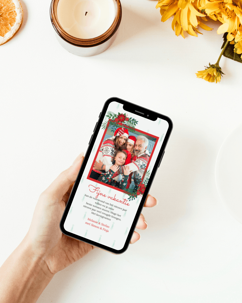 Een kerstkaart die je met je mobiele telefoon naar je telefooncontacten kunt sturen: Een rood omlijste foto van jou en je familie staat in het midden van de kaart, twee hoeken zijn versierd met rode kerststerbloemen en sparrentakken. Daaronder staat de tekst: Wonderful Christmas: Dit jaar is zo'n bijzonder jaar geweest dat we het dit jaar nog belangrijker vinden dan ooit om je een prachtige kerst en alle goeds te wensen.  nl