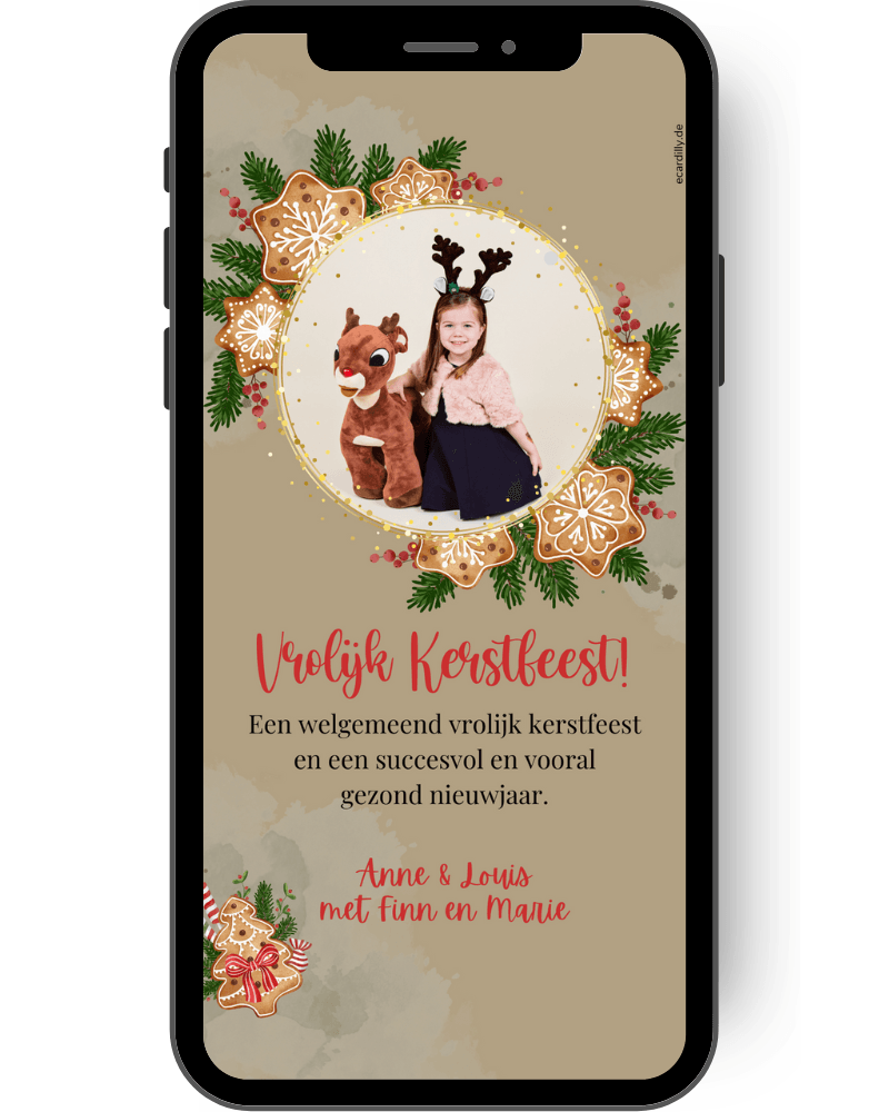 Digitale kerstkaart met heerlijke peperkoek in een krans rond een persoonlijke foto. De bruine achtergrond past perfect bij de look. Rode letters wensen vrolijk kerstfeest. nl